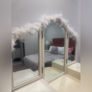 Pottery Barn PBTeen White Light Up Boas